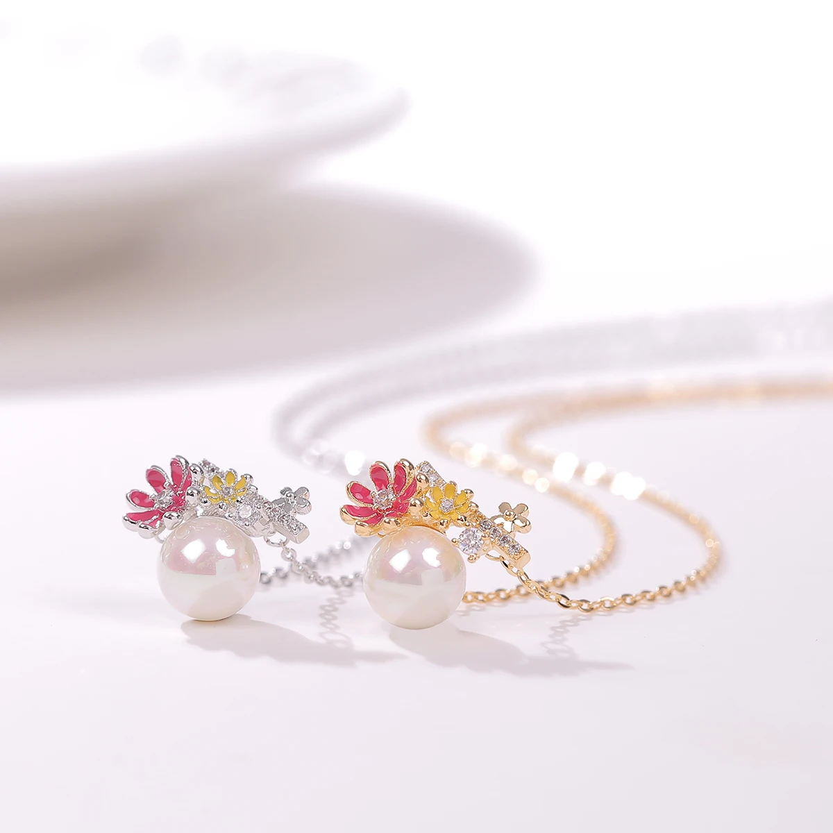 

2021 New Fahsion Style Women's Sweet Pearl Flower Cute Design Pendant Necklace Zircon Simple Jewelry Accessory