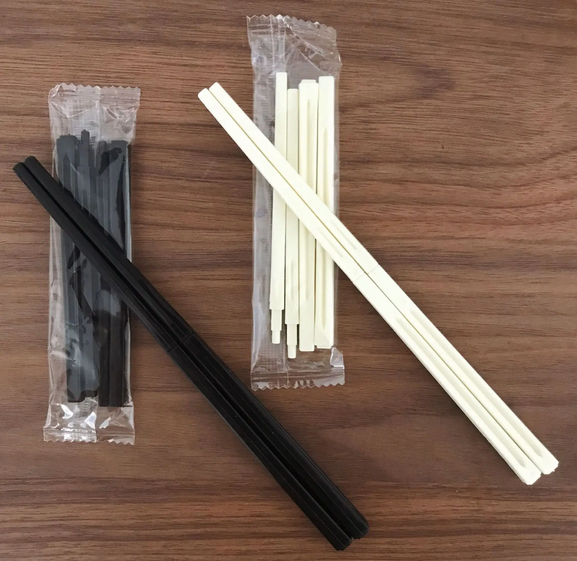

1 Pair Chopsticks Non-Slip Chinese Plastic Reusable Folding Portable Chopstick for Sushi Food Sticks Set Tableware Kitchen Tool