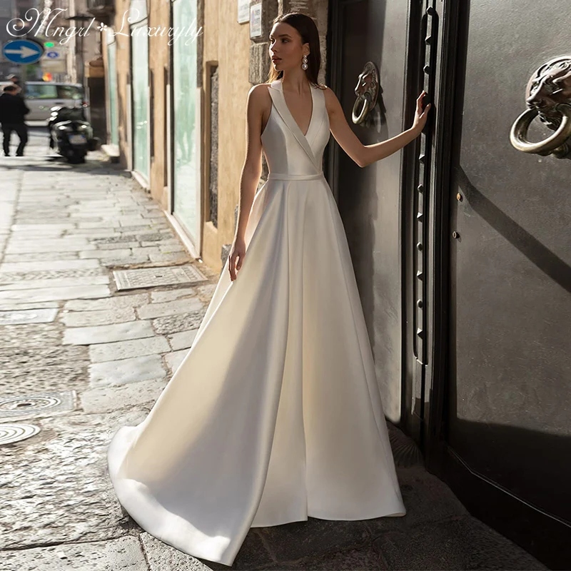 

Luxury Matte Soft Satin A Line Wedding Dresses Sleeveless V-neck Halter French Gowns Backless Button Tailor-Made