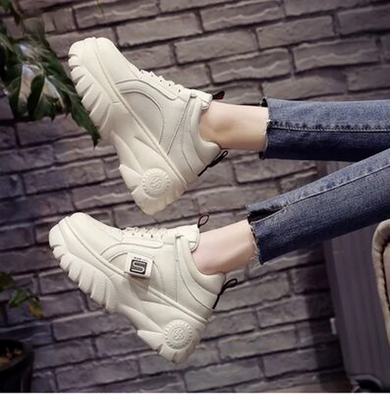 

2021 , ; Zapatos