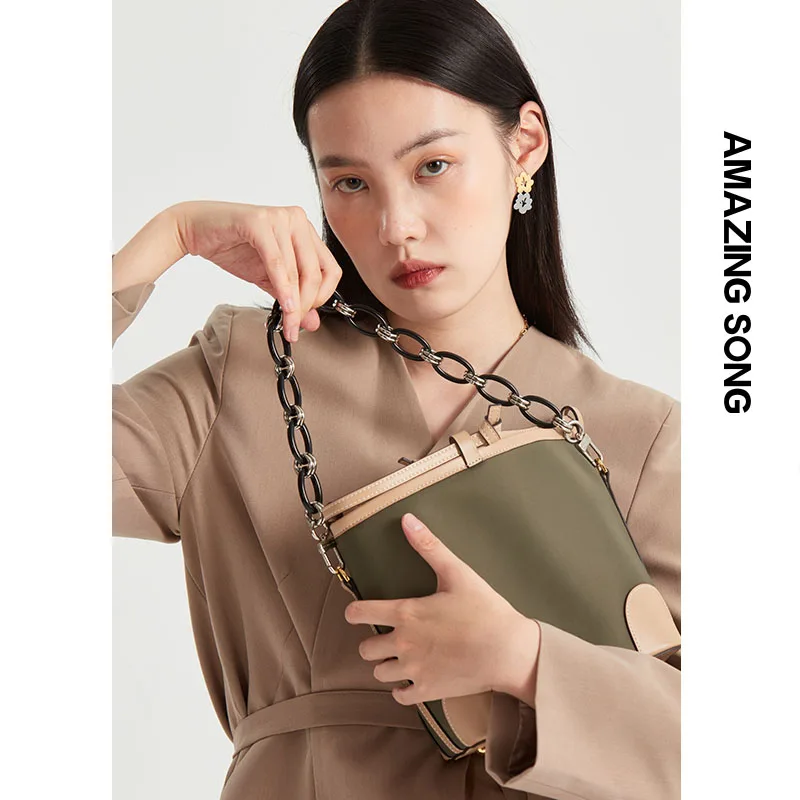 

Amazing Song bucket bag female 2021 new one-shoulder simple tube bag portable messenger hit color vegetable basket bag