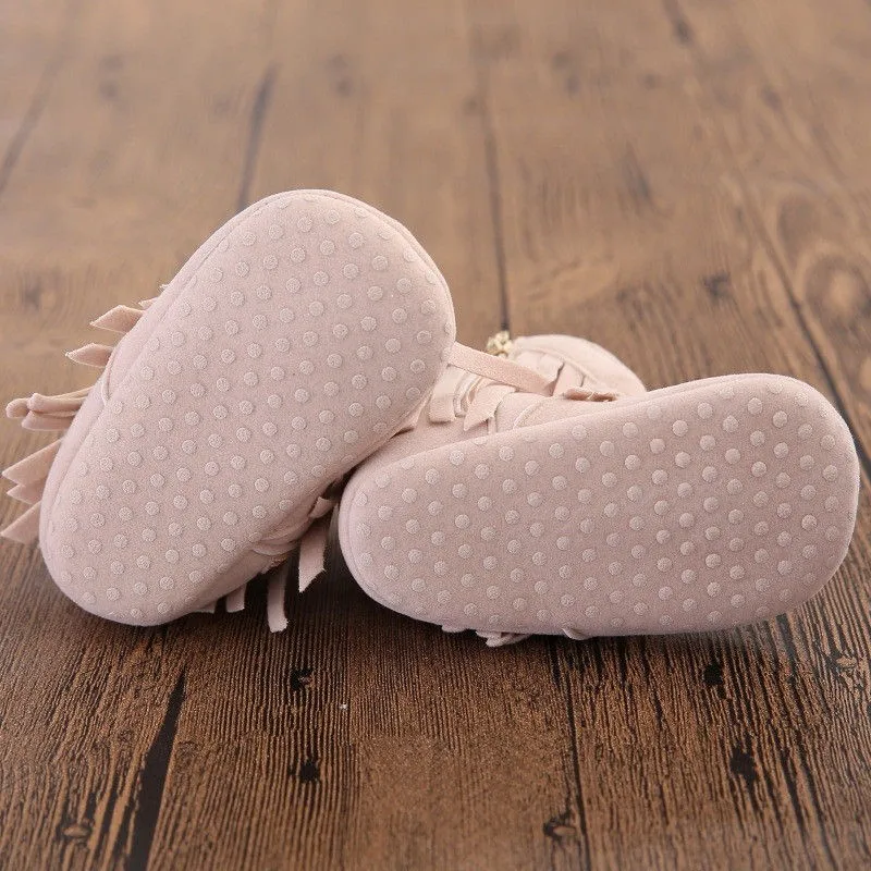 Moccs/мокасины для новорожденных девочек и мальчиков; однотонная обувь с бахромой; мягкая детская нескользящая обувь на нескользящей подошве; 0-18 месяцев