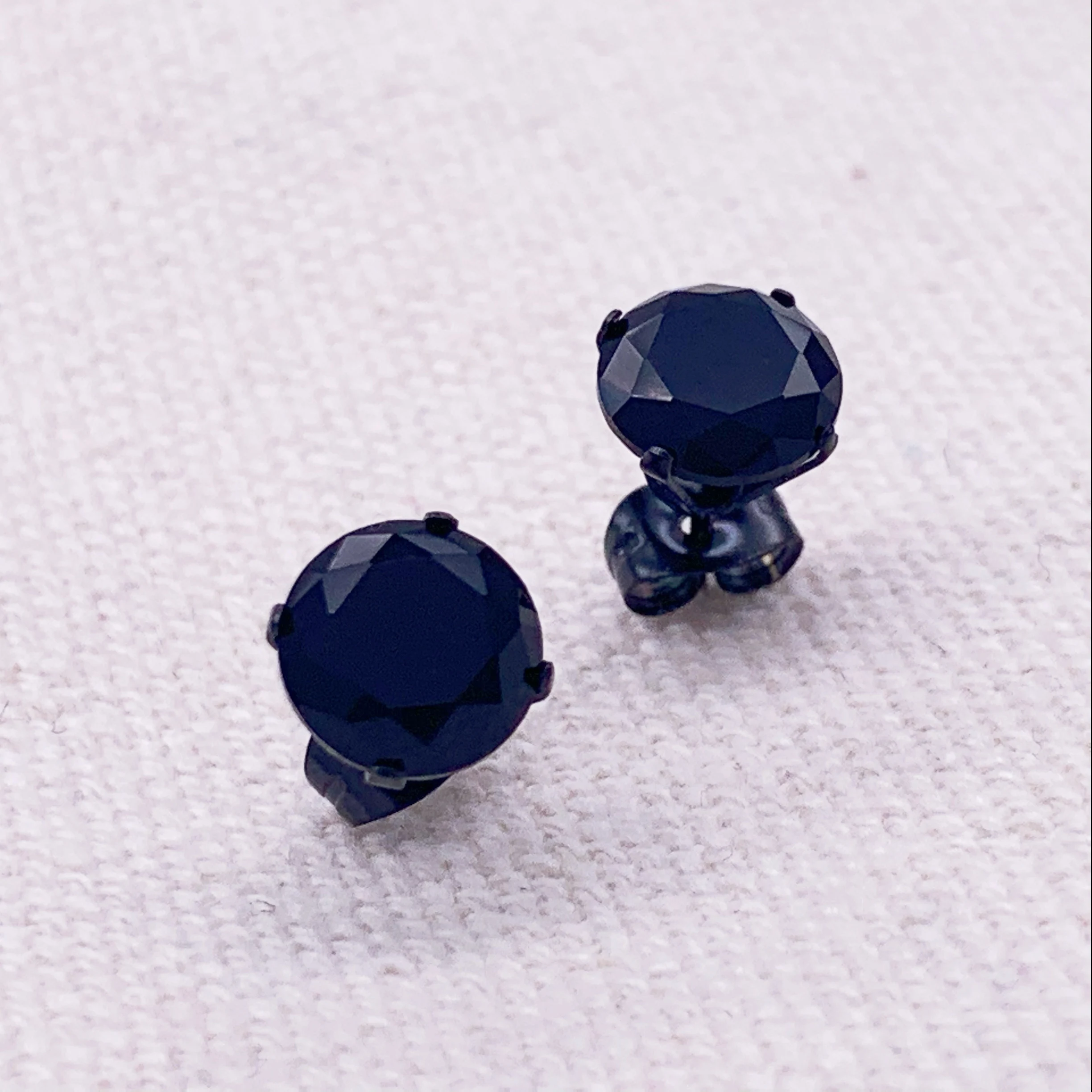 Классические мини 4-8 мм очаровательные черные серебряные женские серьги в форме алмаза с четырьмя зубцами, предохраняющие от аллергии украшения для ушей.