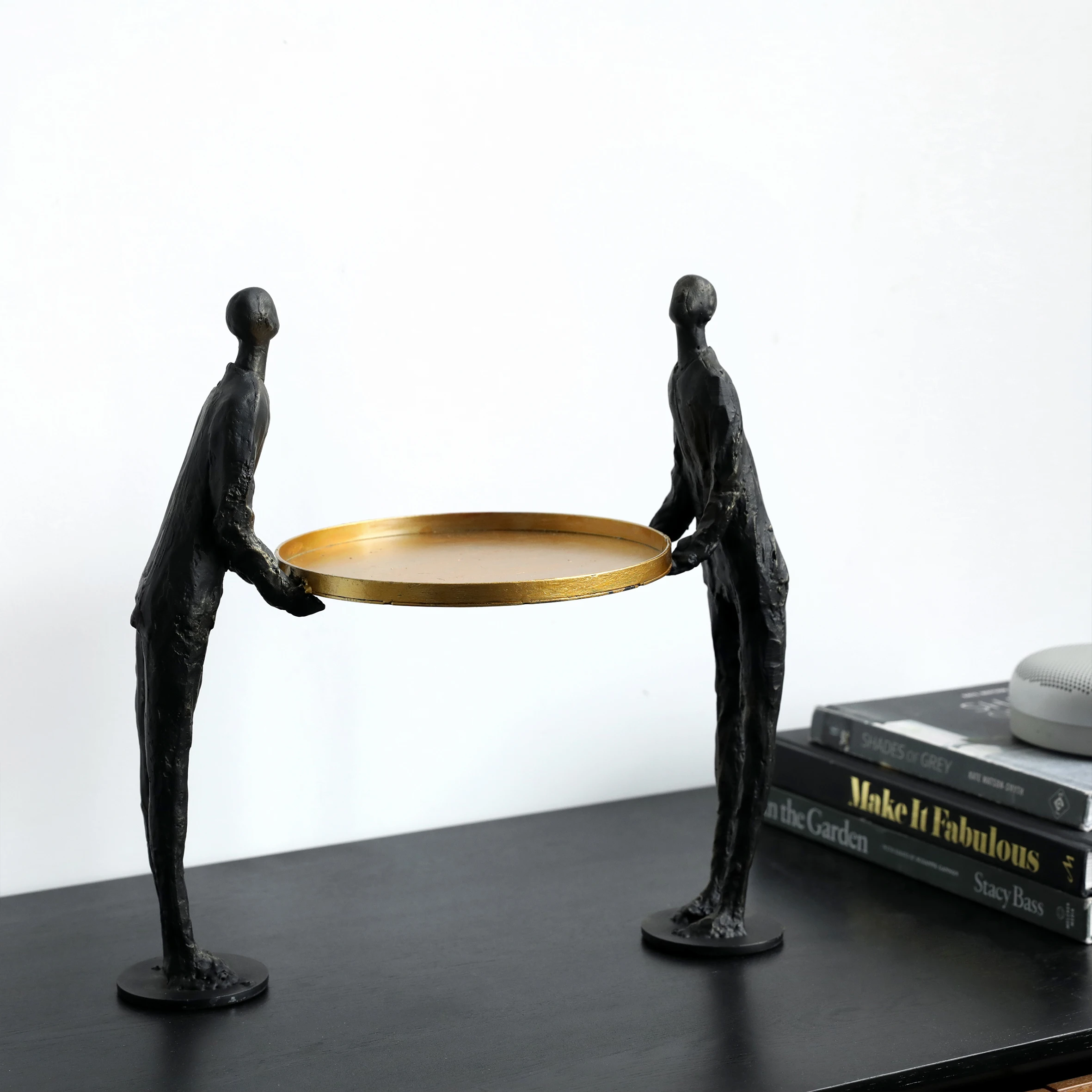 

Two Metal Abstract Figures Carrying Golden Plates Statue Sculpture For Home Decor Accessories Modern Art Room Ornaments Figurine