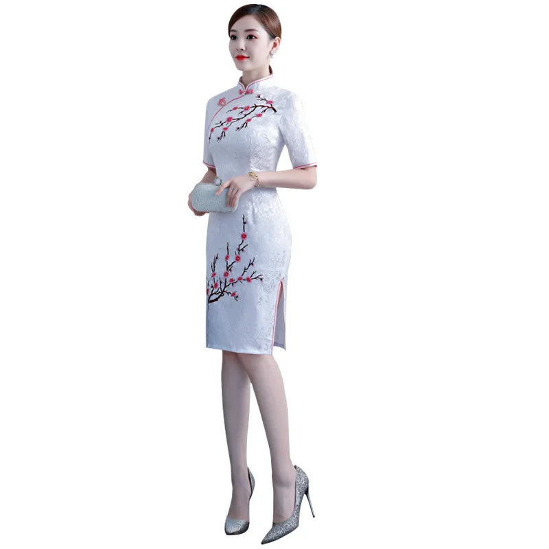 

New White Chinese Traditional Women Embroidery Qipao Vintage Cheongsam Novelty Chinese Formal Dress Plus Size S M L XL XXL 3XL