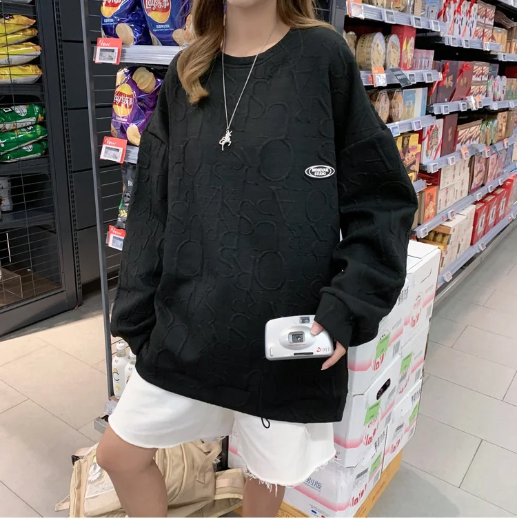 Женский свитер из пенопласта с вогнутыми-выпуклыми трехмерными буквами | Женская