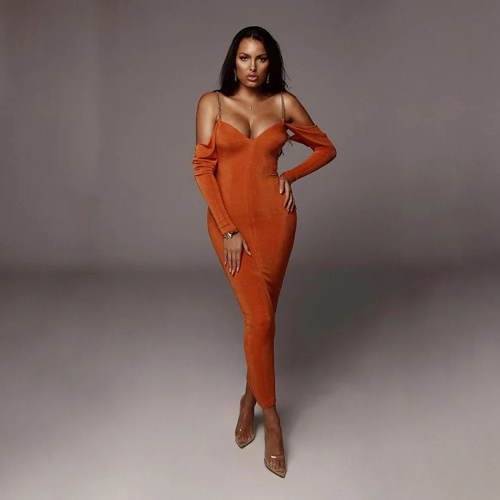 Длинное облегающее платье макси с металлической цепочкой на бретельках|Женские