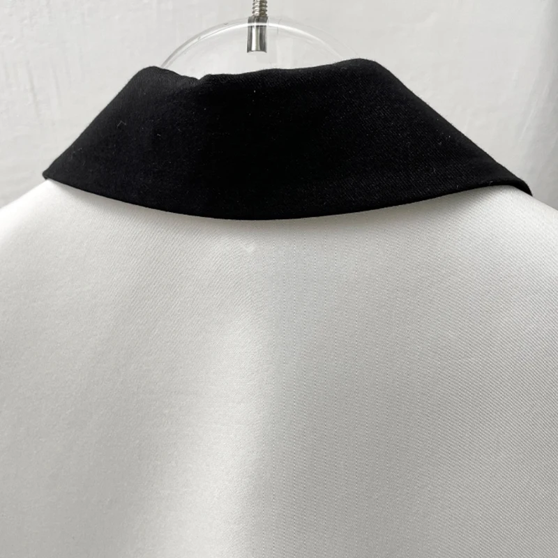 

TWOTWINSTYLE Temperament Colorblock Short Vests For Female Notched Sleeveless Korean Fashion Casual Tops Women 2021 Summer Style