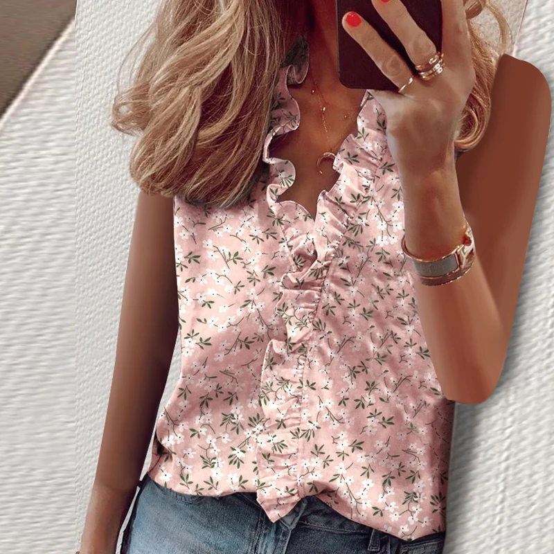 Майка женская летняя с принтом ананасов оборками и V-образным вырезом | Женская