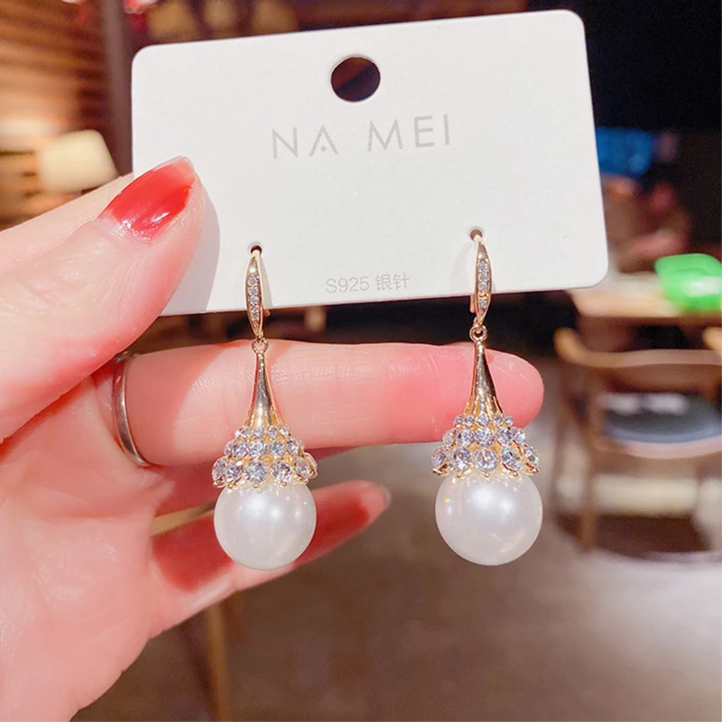 

Нежный Стразы с украшением в виде кристаллов Сияющие кубический циркон серьги с подвеской в виде цветка для женщин модные вечерние Brincos, мож...