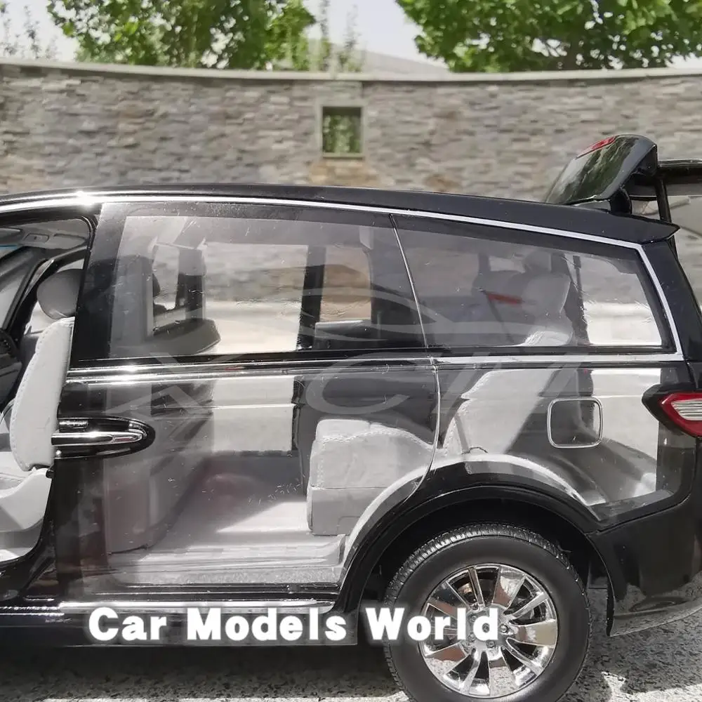 Литая под давлением модель автомобиля Dongfeng Yulong Master CEO MPV 1:18 (черный) + маленький