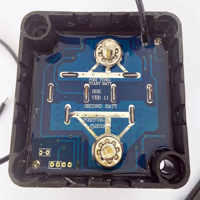 

12V140A Voltage Relay Intelligent Battery Isolator Suitable for Camping Car, RV, Yacht CARAVANS, BOATS