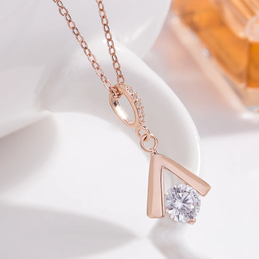 Женское колье из серебра 925 пробы с V-образным кристаллом |