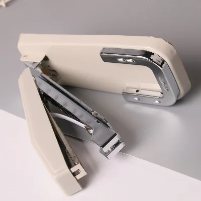 

The rotary head of 0414 sewing machine can order 25 pieces of 80g paper horseback stapler