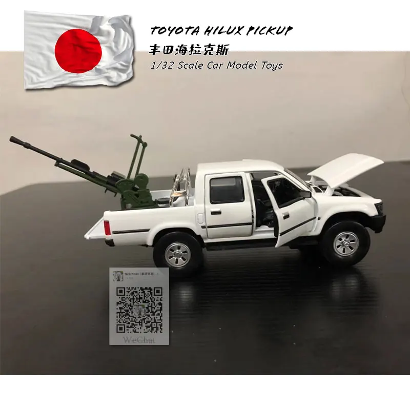 1/32 масштаба звука & светильник Модель игрушка автомобиля TOYOTA Hilux с оружием Пикап