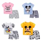 Комплект летней детской одежды из футболки и шортов с изображением Микки Мауса