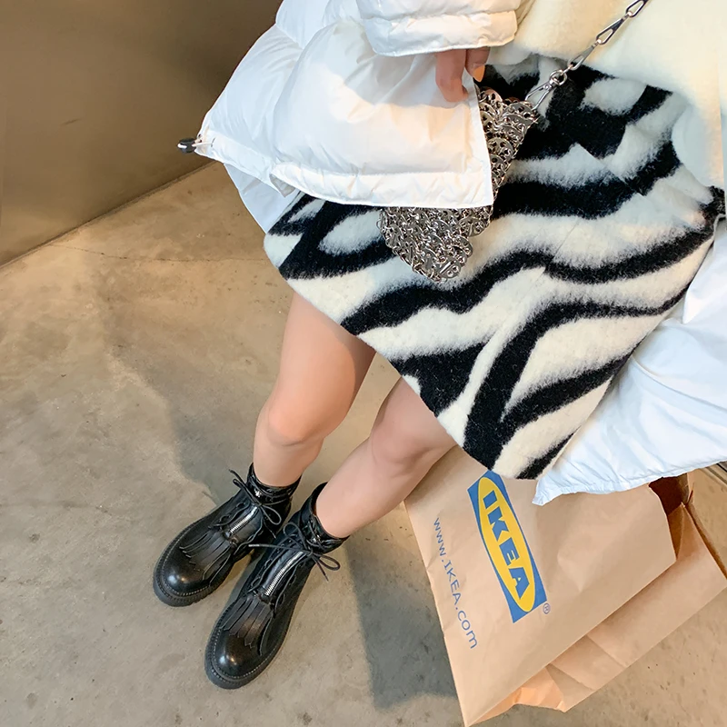 Белые мотоциклетные ботинки военные Ботильоны на каблуке 4 см с круглым носком и