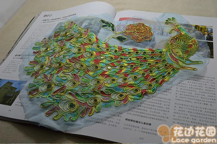 Кружевной воротник с аппликацией в виде павлина Venise кружевной отделкой 27 х22 см 1