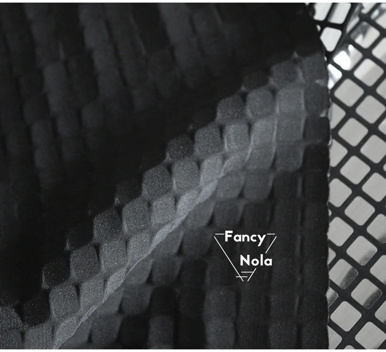 Серебряная квадратная блестящая односторонняя стрейчевая ткань ширина 140 см