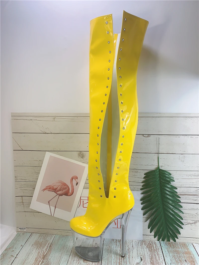 Сапоги кожаные выше колена пикантные блестящие на толстой подошве