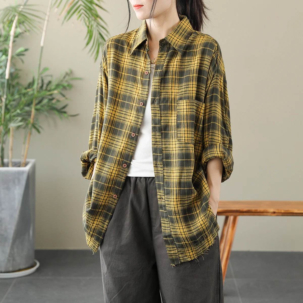 

Новинка осени 2021 художественная Прямая рубашка средней длины с длинным рукавом в клетку женская уличная одежда для похудения рубашка тонко...