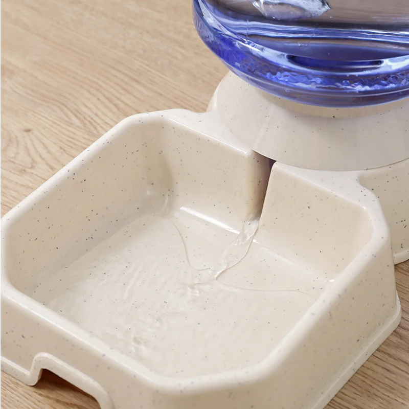 Миска-Кормушка для домашних животных вместительная пластиковая емкость