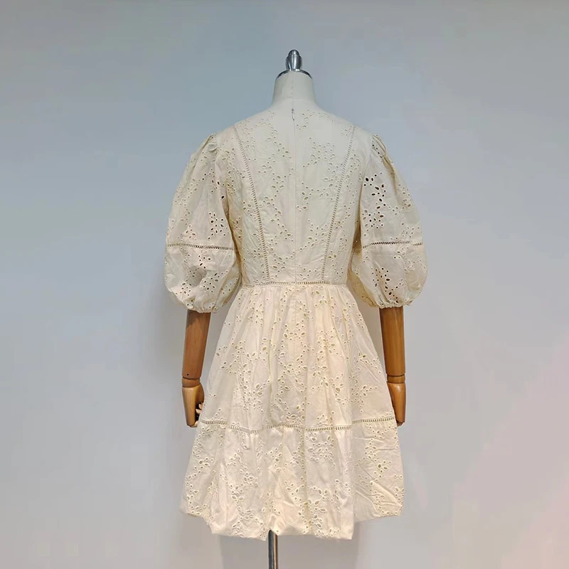 

Женское винтажное платье с пышными рукавами-фонариками и квадратным вырезом