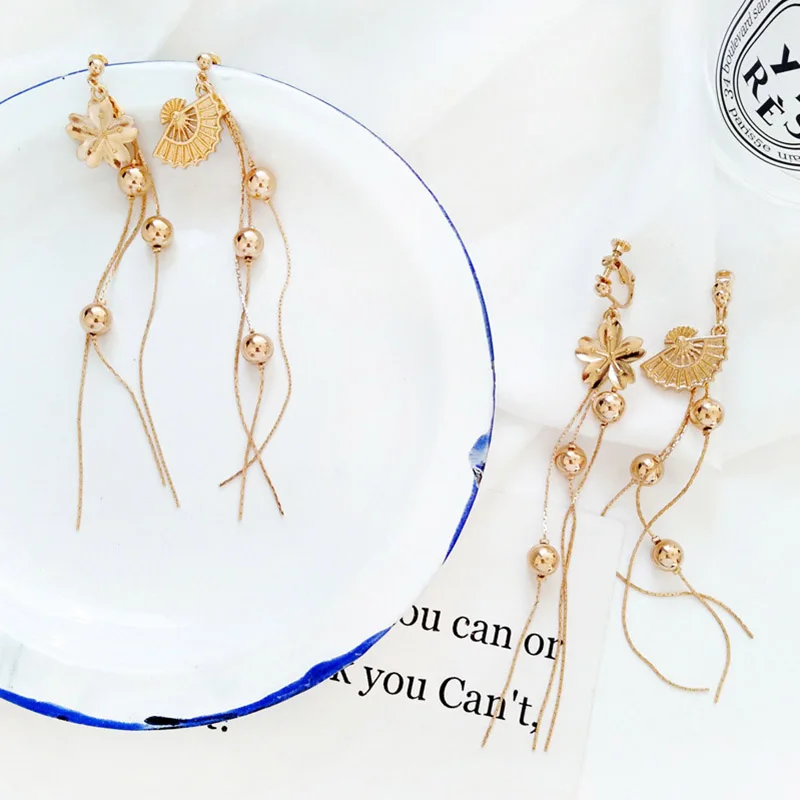 Женские серьги-клипсы золотая металлическая Длинная цепочка вишневый цветок