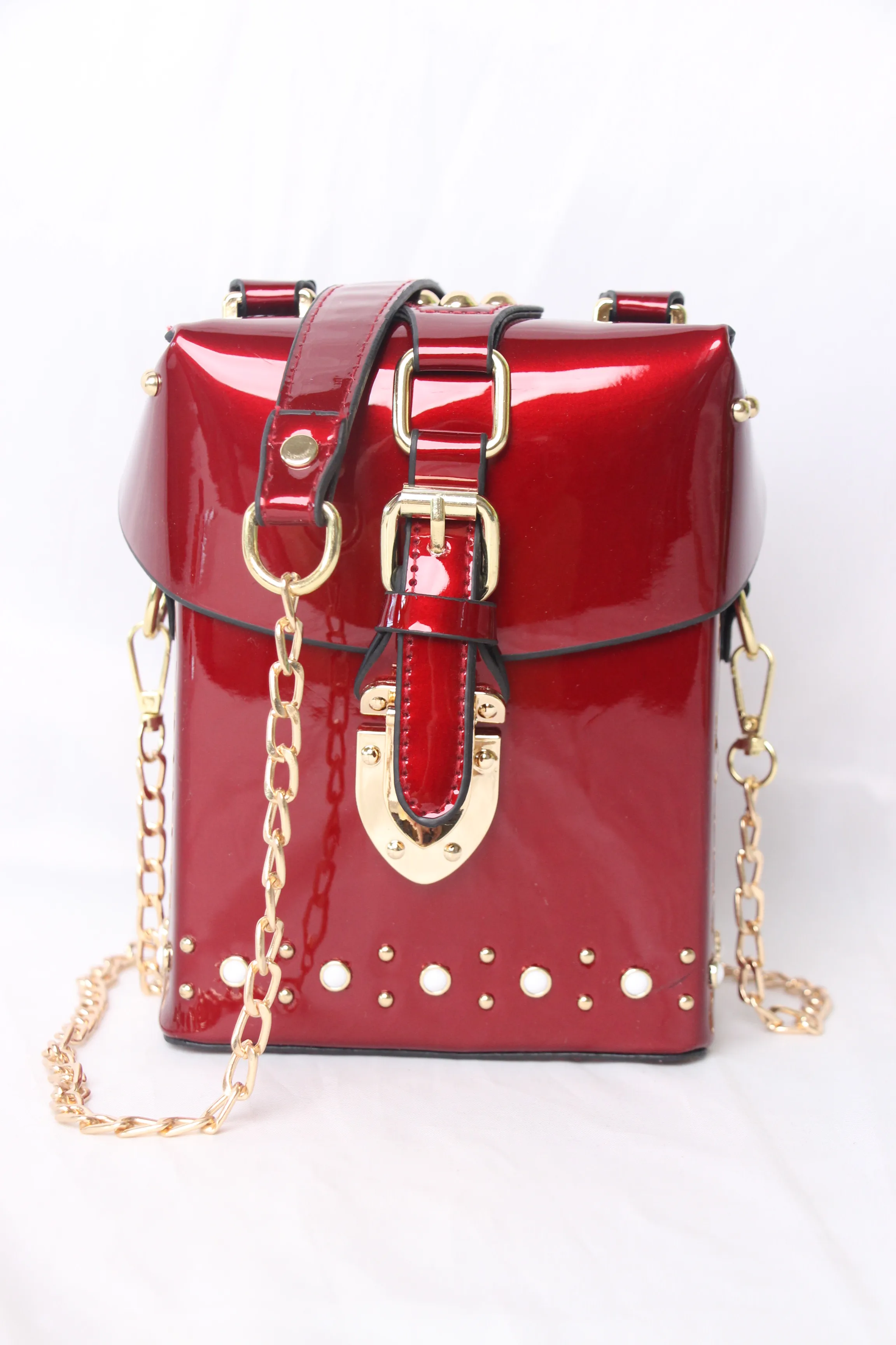 Блестящая лакированная полиуретановая сумка квадратная маленькая через плечо с