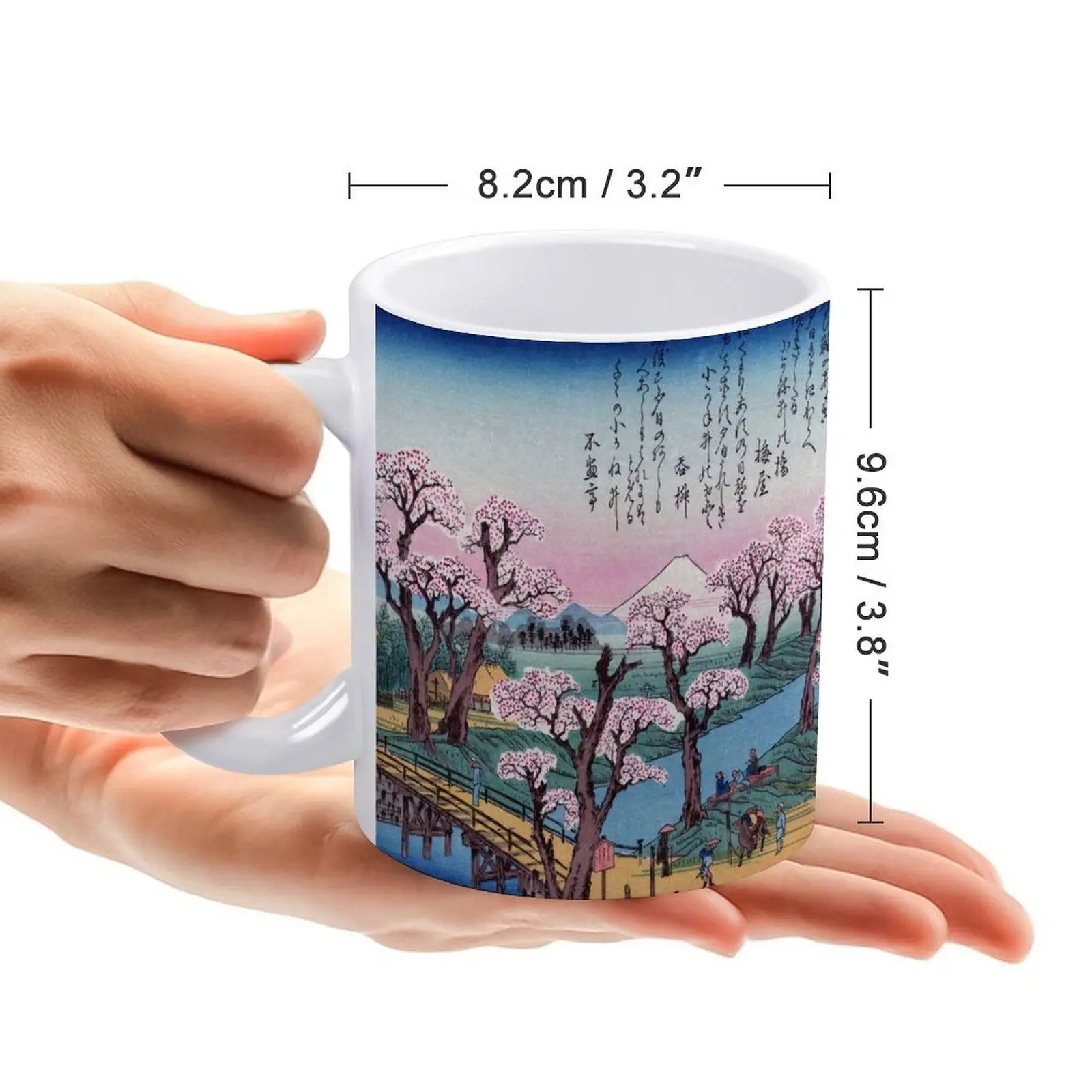 Белая кружка с цветущими вишневыми деревьями (Восстановленное японское