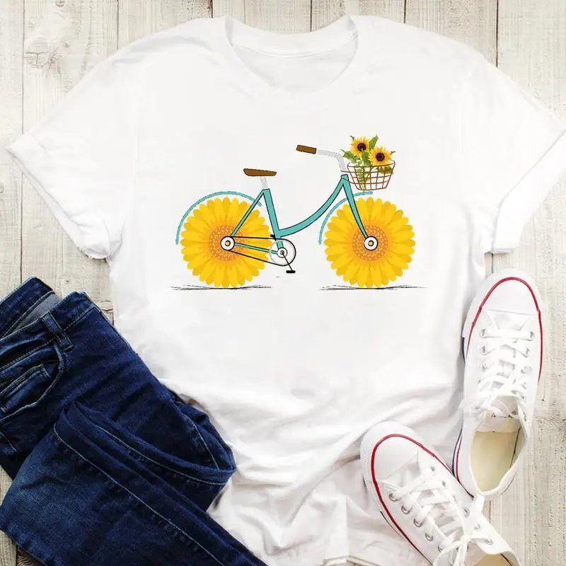 

Женская футболка с цветочным принтом, с коротким рукавом