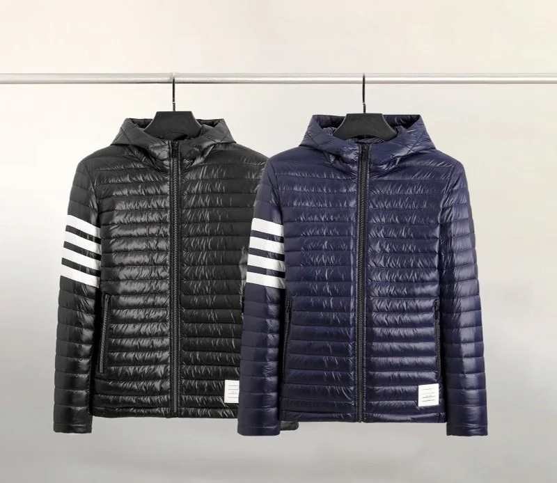 

Брендовый модный мужской пуховик 2021, приталенная легкая пуховая куртка с капюшоном, полосатая однотонная Тонкая Повседневная зимняя одежд...