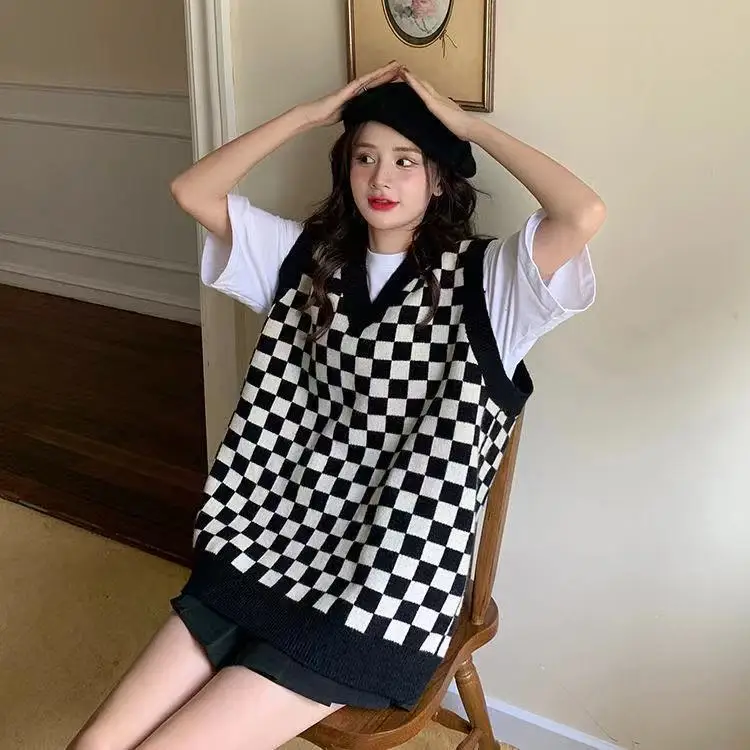 

2021 Fashion Plaid Knitted Vest For Women Vintage V Neck Sleeveless Female Casual Loose Pullover Tops College Style Tank Sweater