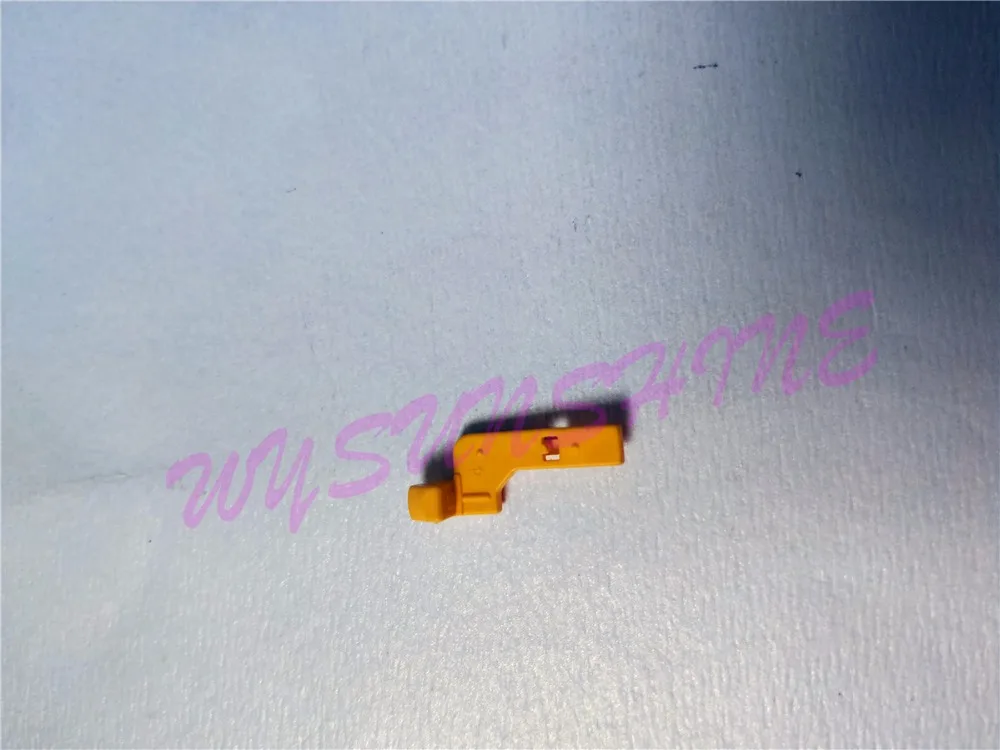 Замок с фиксированным Батарея пряжкой защелкой зажим держателя запасные част