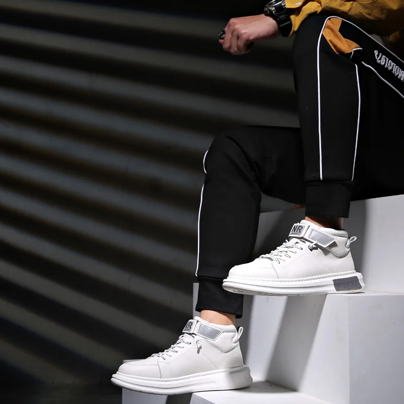 Мужская обувь спортивная из натуральной кожи мужская Белая на липучке весенняя с