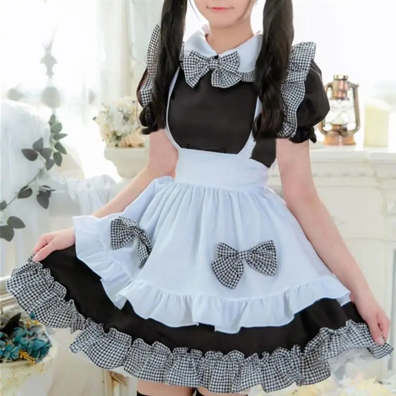 

Женское платье в черно-белую клетку, с бантом и повязкой на голову