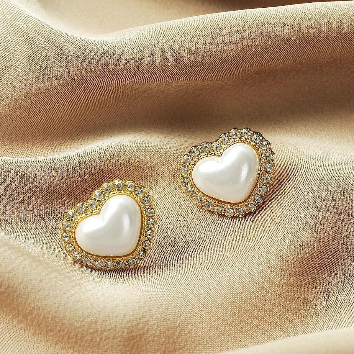 

New Bohemia Heart Pearl Earrings Metal Boutique Gold Earrings Luxury Dangle Earing For Women Fashion Jewelry Party Gift