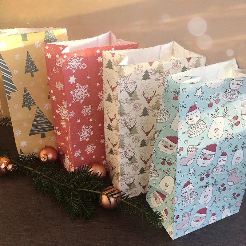 

HUHULE 24pcs 4style Christmas Kraft Paper Bags Snowman Snowflake Elk Xmas Tree Candy Packaging Noel Navidad 2021 Gift Decoration