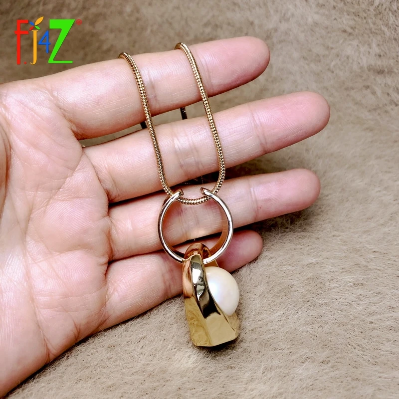 

F.J4Z Women's Long Pendants Necklaces Golden Alloy Pendants Nature Stone Simulated Pearl Snake Chain Costume Necklace Dropship