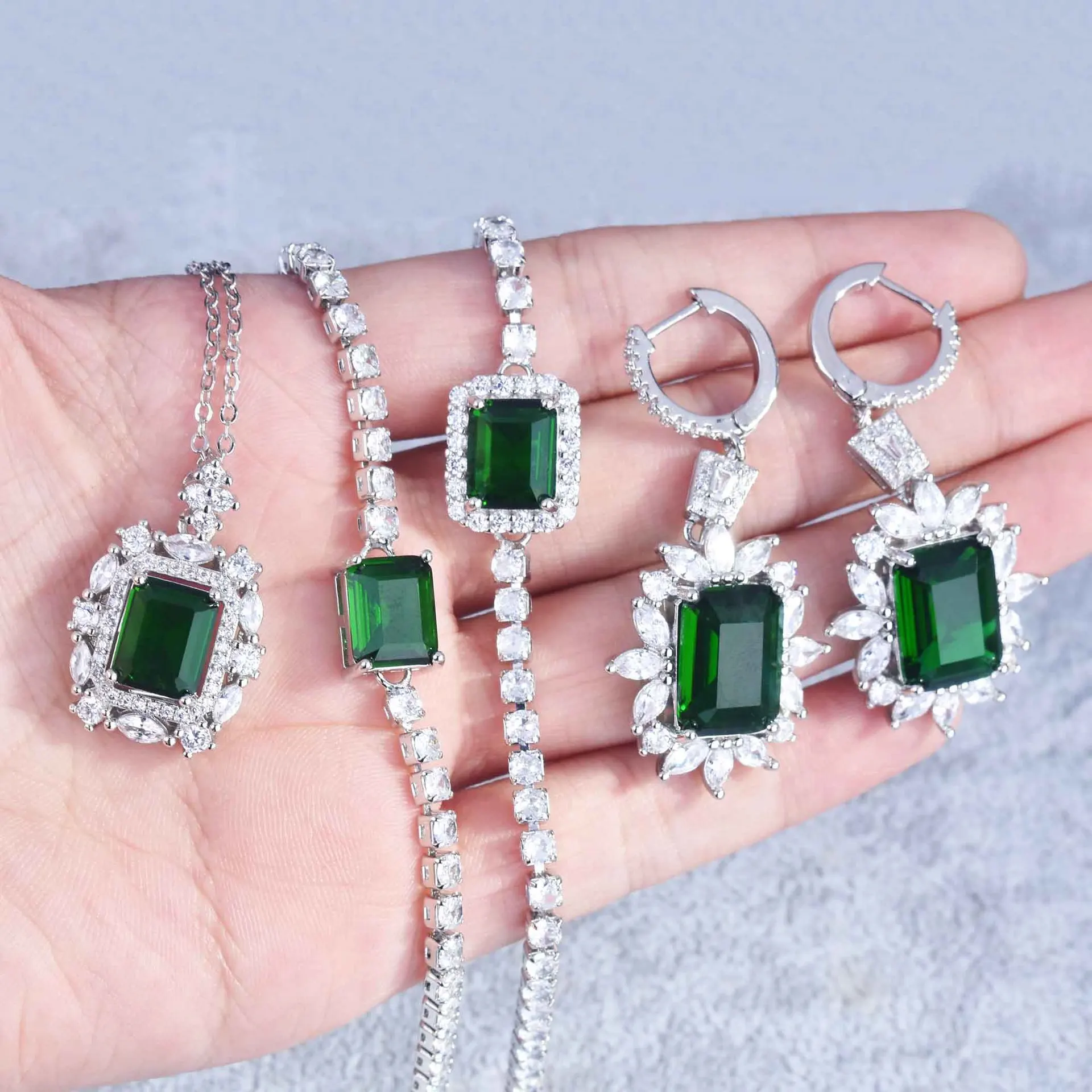 

Gorgeous Women Jewelry Set Silver 925 Dazzling Green Cubic Zirconia Emeralds Pendants Necklaces Bracelets Drop Earring Sets