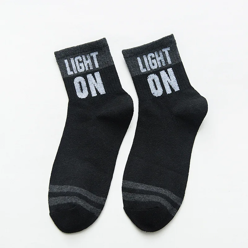 

Socks Men's tube socks autumn and winter new personality tide letters against color cotton casual sports men's socks
