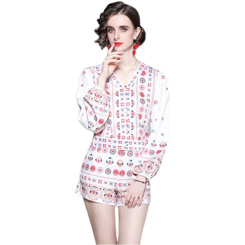 

Europe and the United States the new women's personality v-neck single-breasted printing design printed shorts suits