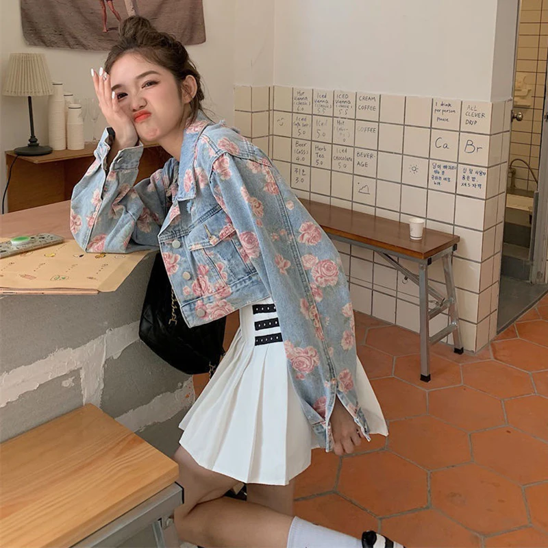 Куртка женская джинсовая короткая однобортная с карманами верхняя одежда из