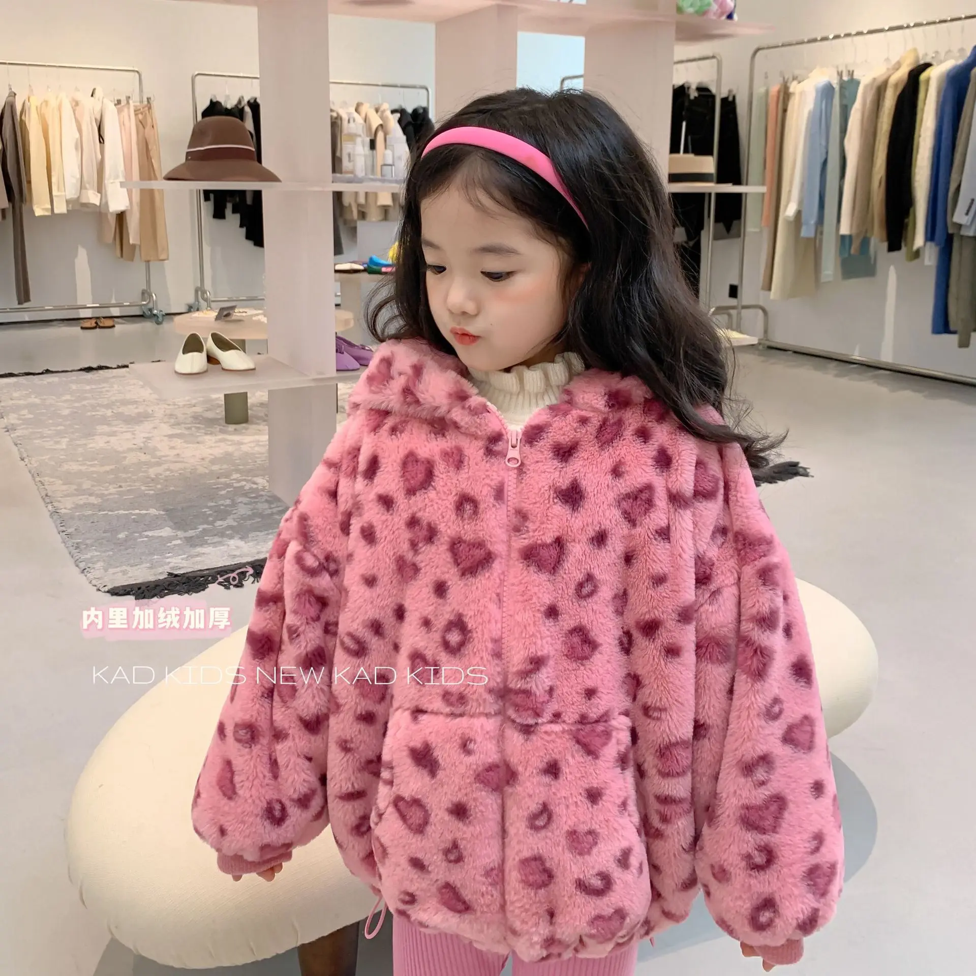 

Зимняя новинка, детская одежда, корейское плотное леопардовое шерстяное пальто с капюшоном для маленьких девочек