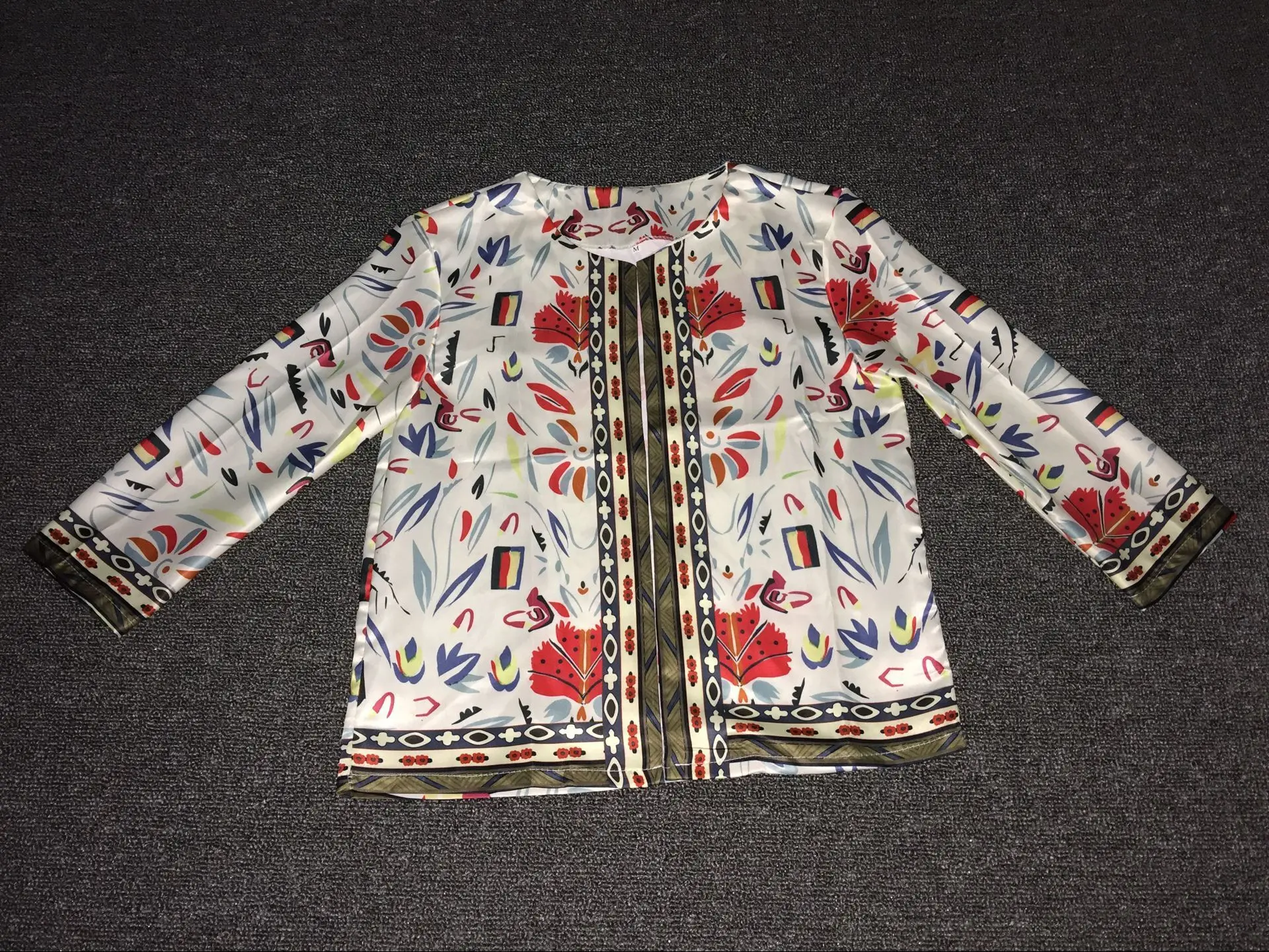 Куртка демисезонная с вышивкой в виде цветов | Женская одежда