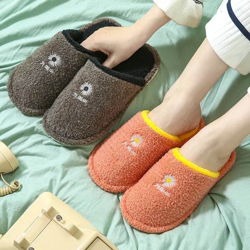 

2021 Cotton Lovely Winter Slipper Fashion Flowers Couple Indoor Warm Plus Plush Fur Ladies Furry Cartoon Men Cute Flip Flops