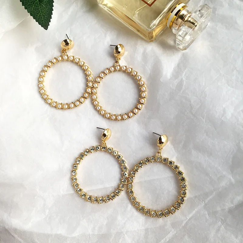 

2021 Vintage Pearl Twist Big Circle Earrings Set for Women Fashion Geometric Imitation Pearl Crystal Earrings Jewelry