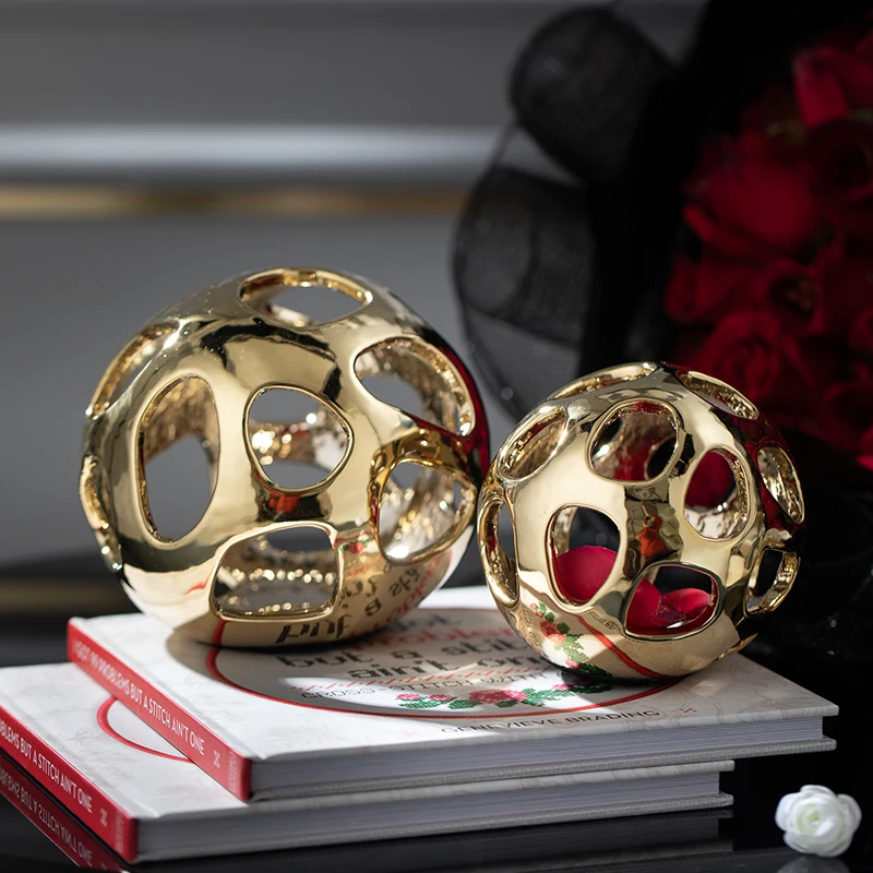 

Креативный геометрический керамический полый шар, современная статуя, аксессуары для украшения дома, фарфоровое художественное украшение,...