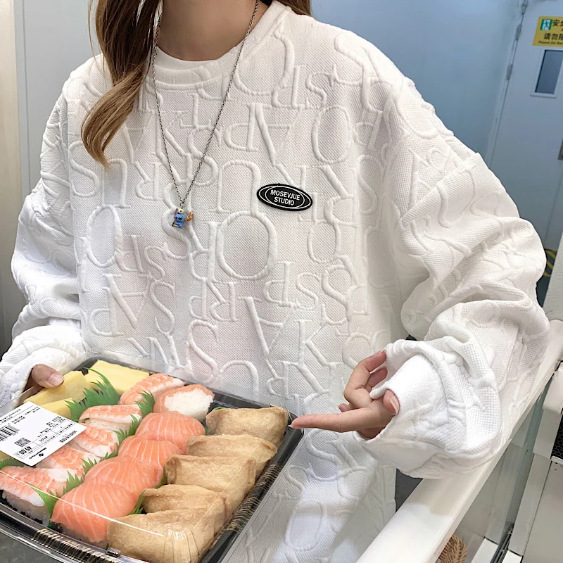 Женский свитер из пенопласта с вогнутыми-выпуклыми трехмерными буквами | Женская