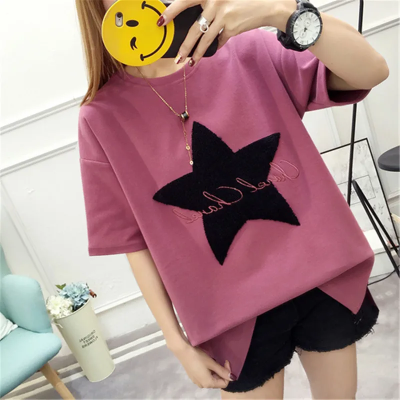 Женская свободная футболка с короткими рукавами круглым вырезом и аппликацией в